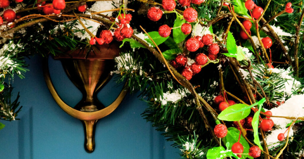 Holiday Cleaning Tips to Keep Your Home Merry & Bright